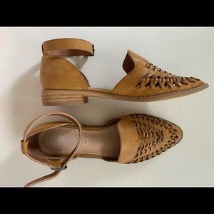 Leather flat/ sandals w/ ankle strap